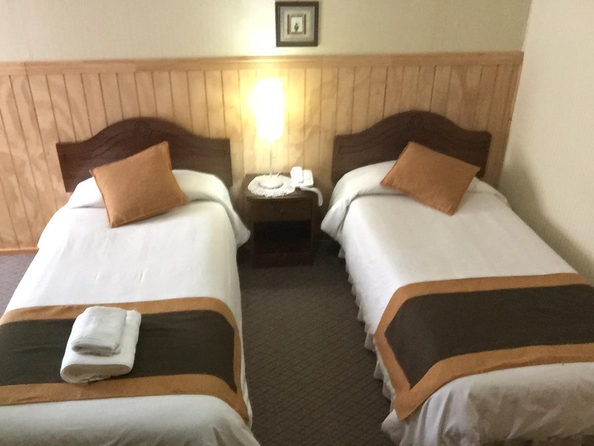 Hostal Los Pinos Puerto Natales Eksteriør billede