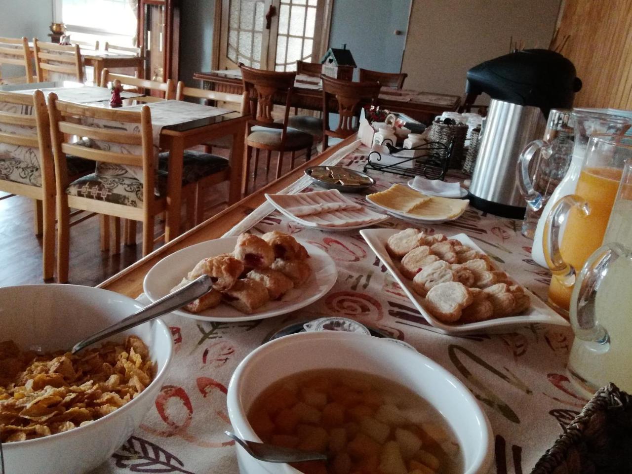 Hostal Los Pinos Puerto Natales Eksteriør billede