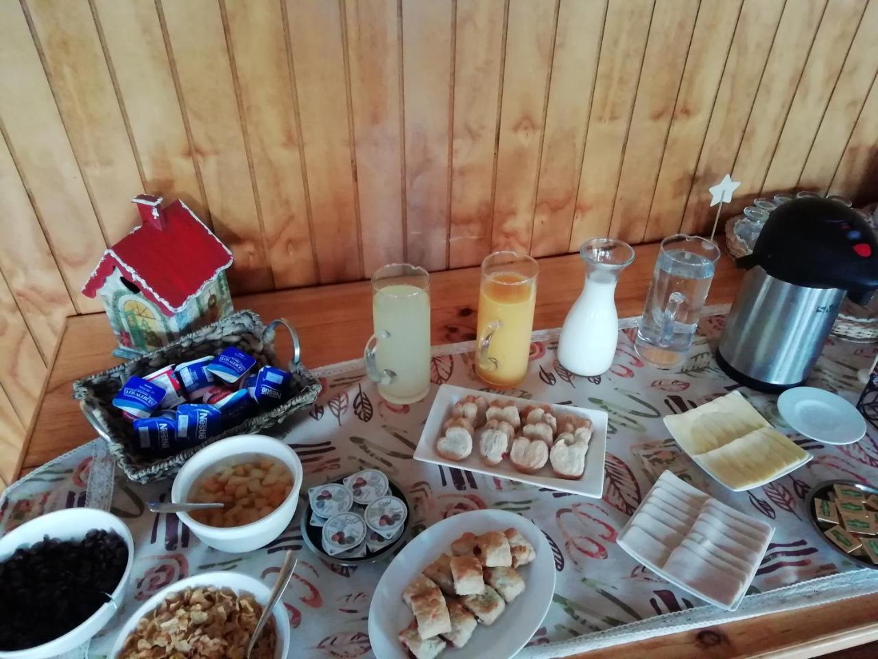Hostal Los Pinos Puerto Natales Eksteriør billede